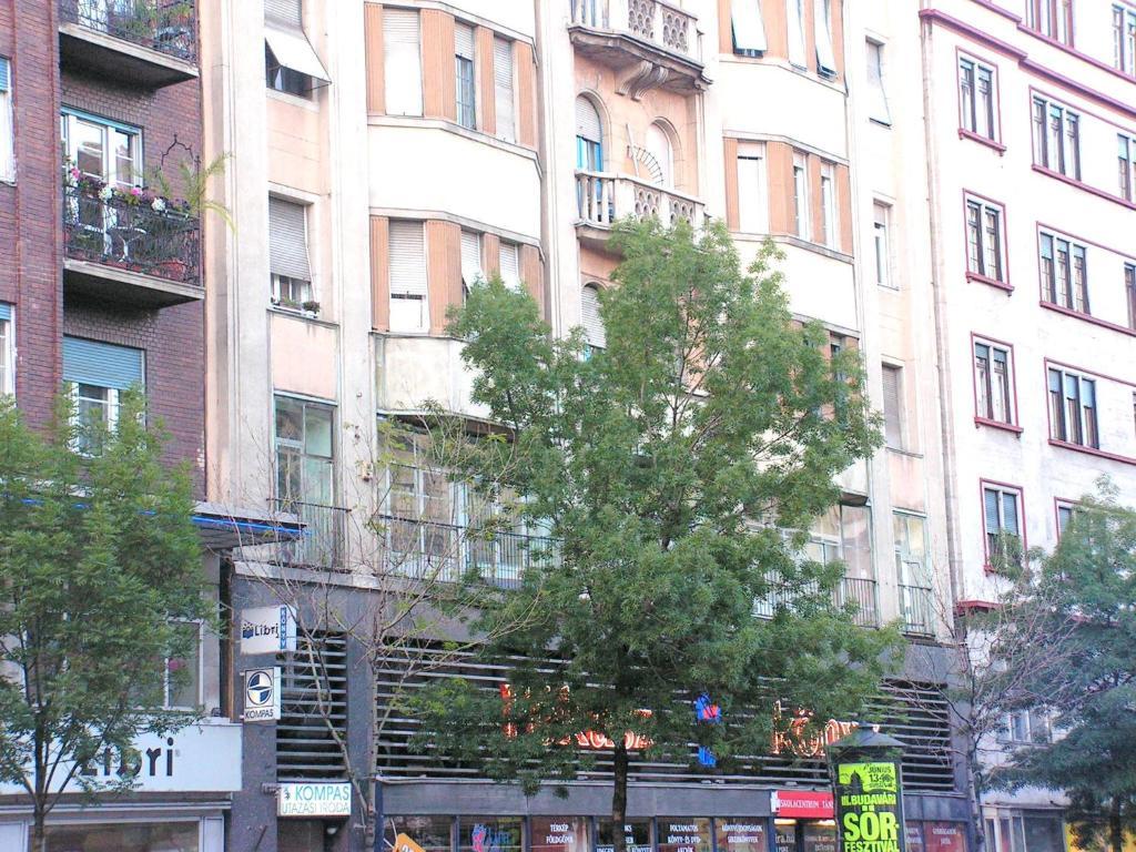 Sleepover Center Guestrooms Pensiune 3*